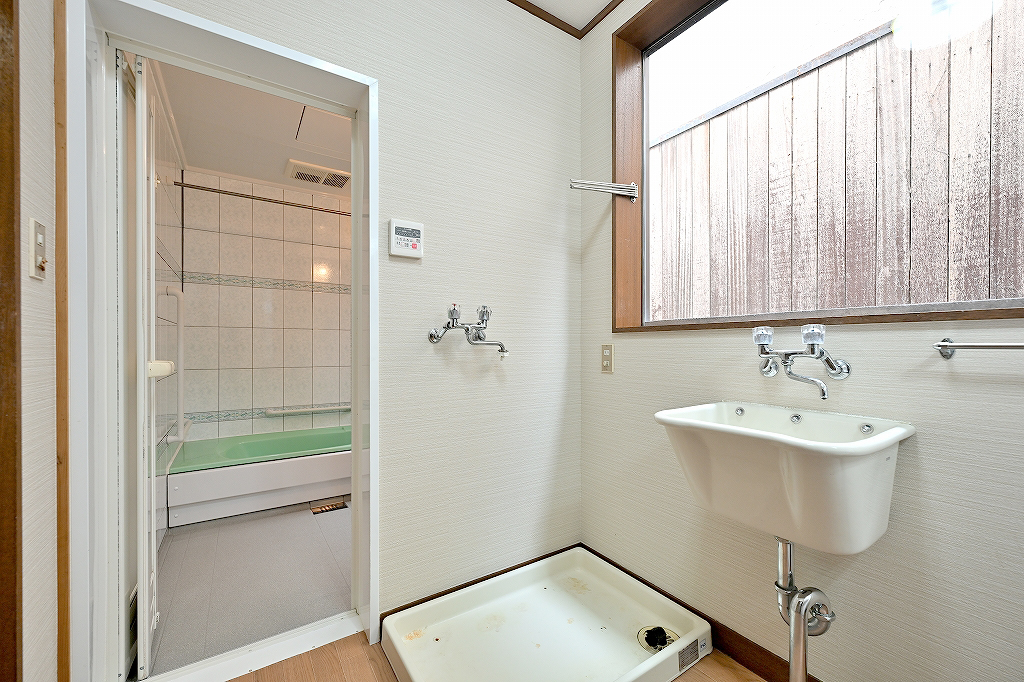 新潟県新発田市大栄町4丁目 中古住宅 6DK - 
