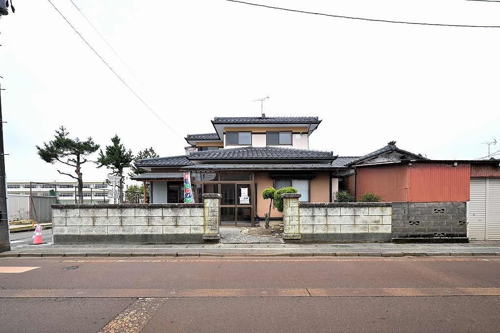 新潟県新発田市大栄町4丁目 中古住宅 6DK - 