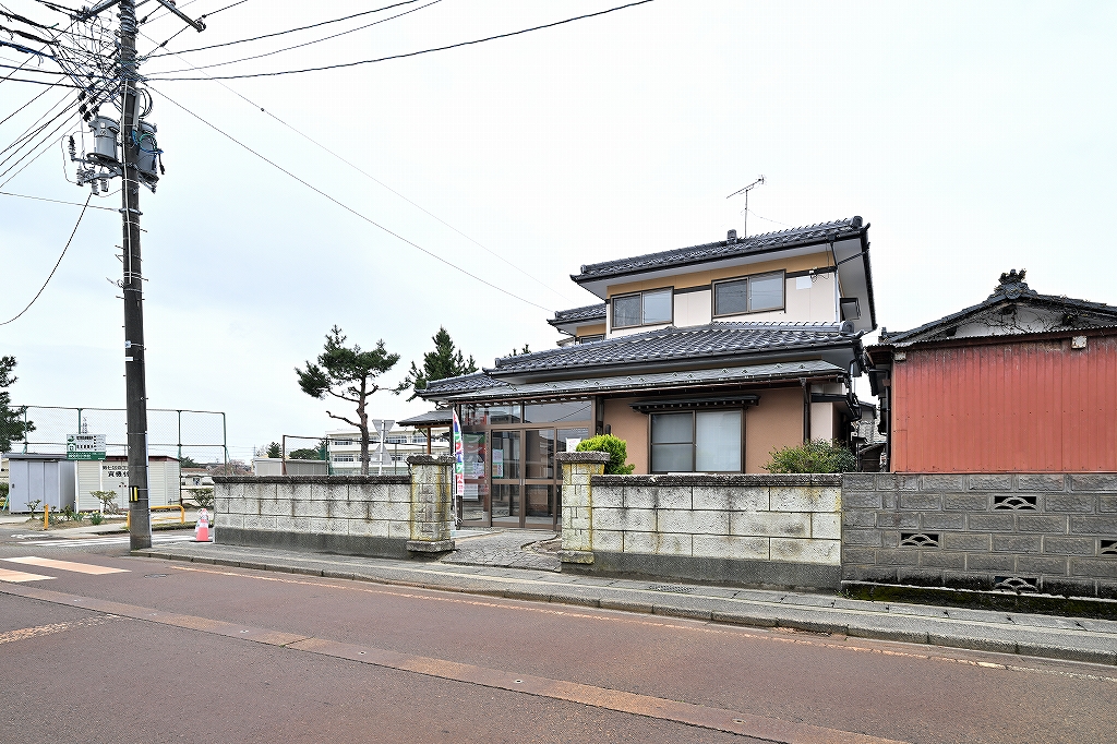 新潟県新発田市大栄町4丁目 中古住宅 6DK - 
